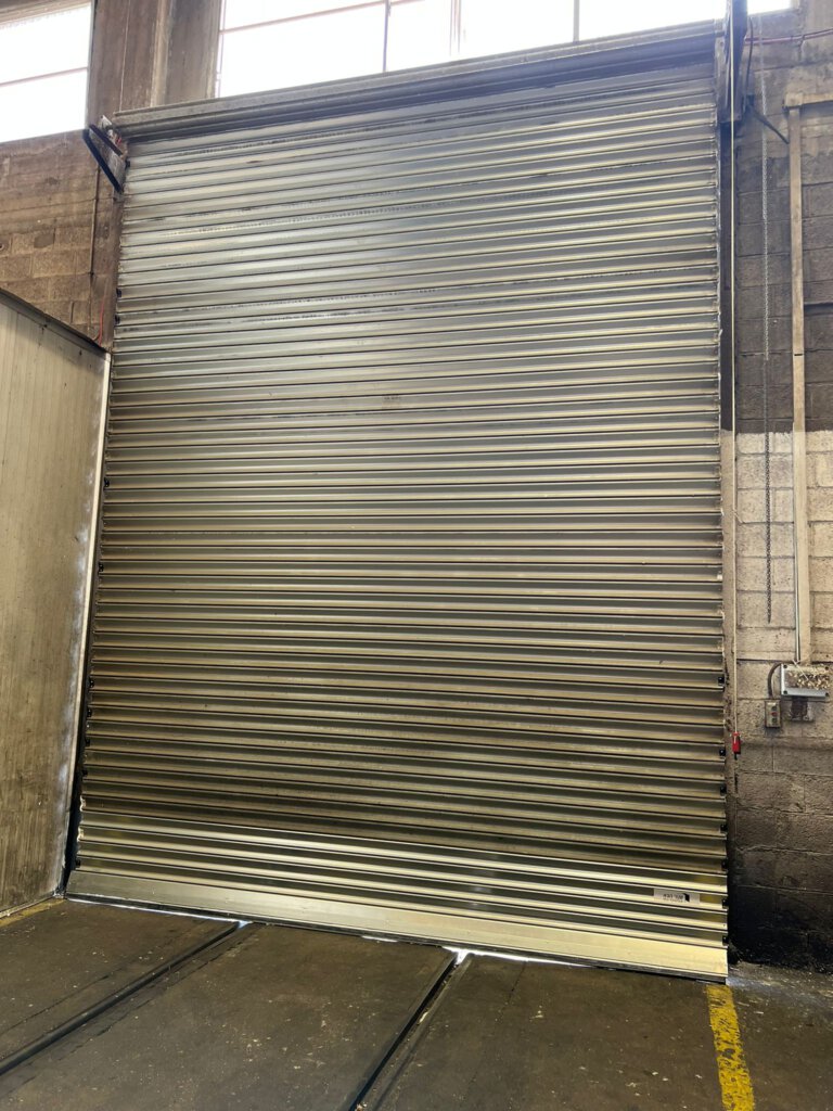 חילוץ תריס במוסך בחיפה, מוסך הקטרים רכבת ישראל - שער הגיא